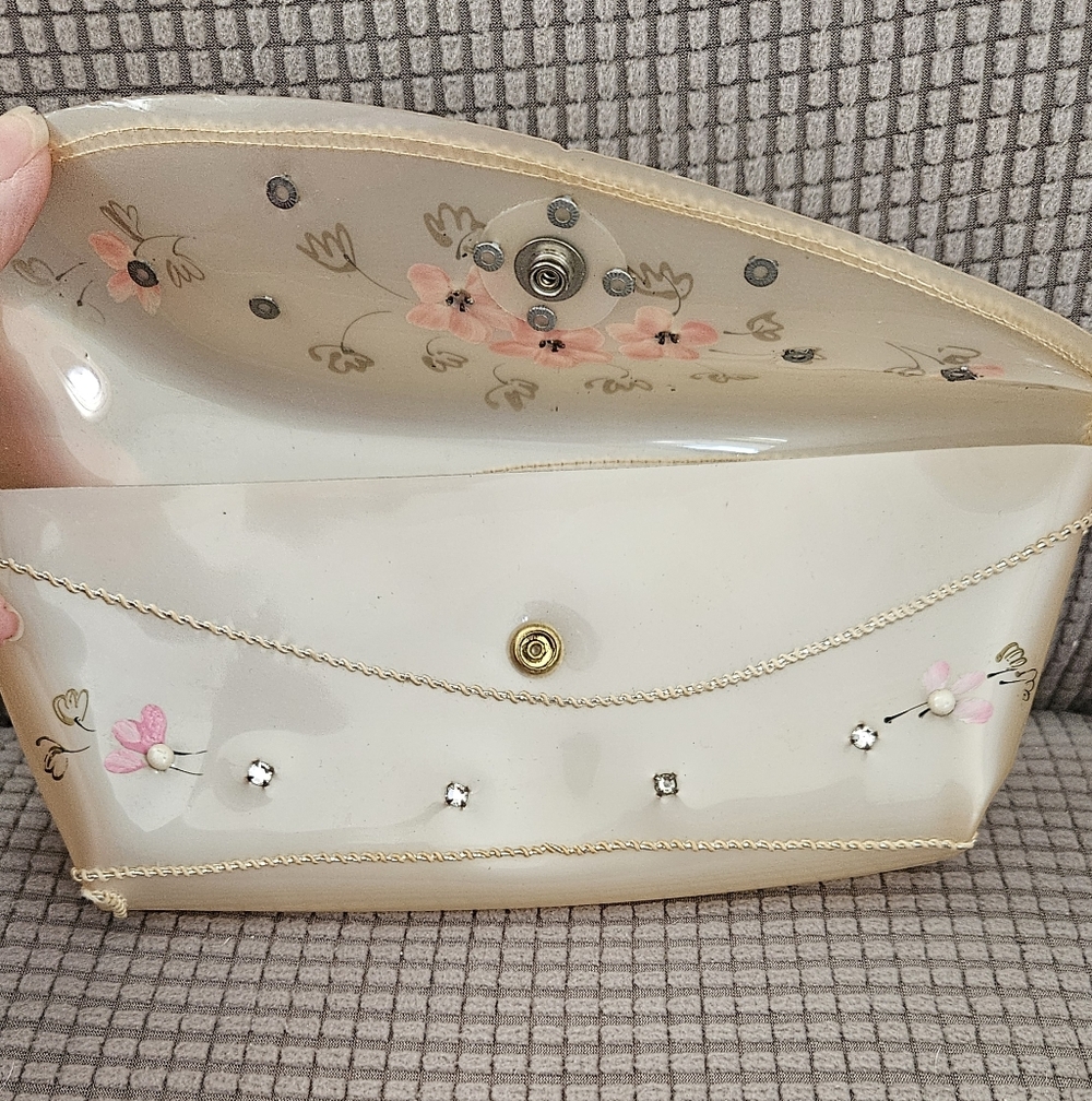Vintage Vinyl Floral Cream Clutch - Picture 4 of 8